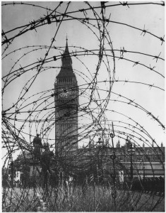 WWII,_Europe,_London,_England,_-Big_Ben_with_barbed_wire_entanglement-_-_NARA_-_195565