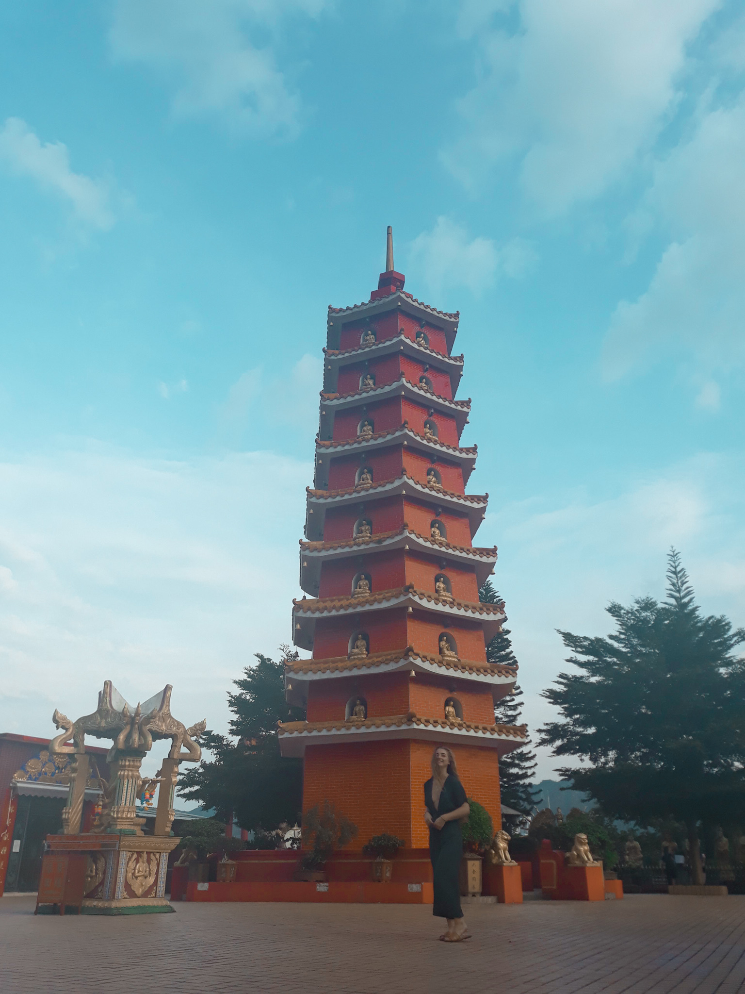 A Chinese temple at the top of the Ten Thousand Buddhas.